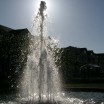 Springbrunnen auf Ahlbecker Promenade im Gegenlicht